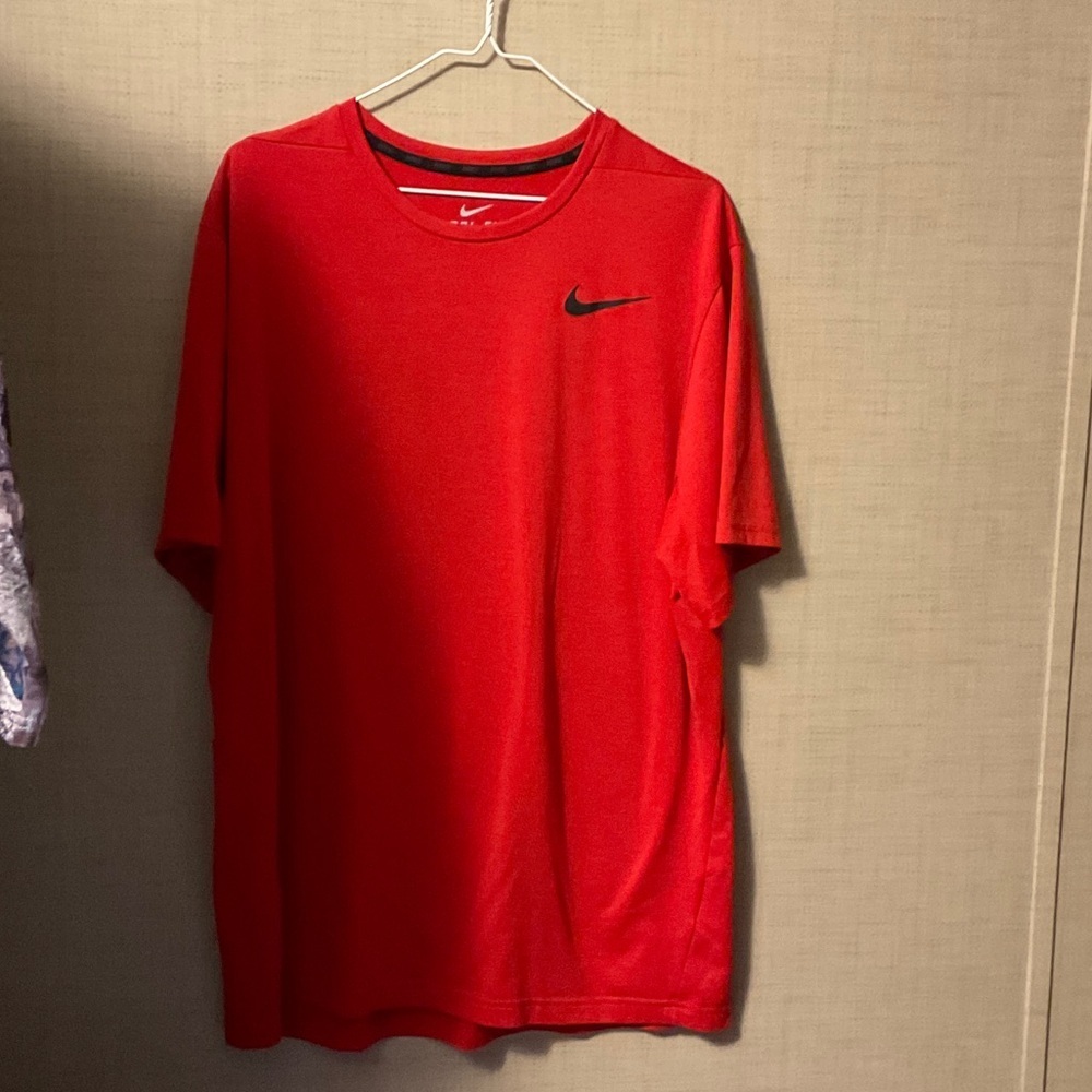 Nike Men's Bold Red Short Sleeve Tee